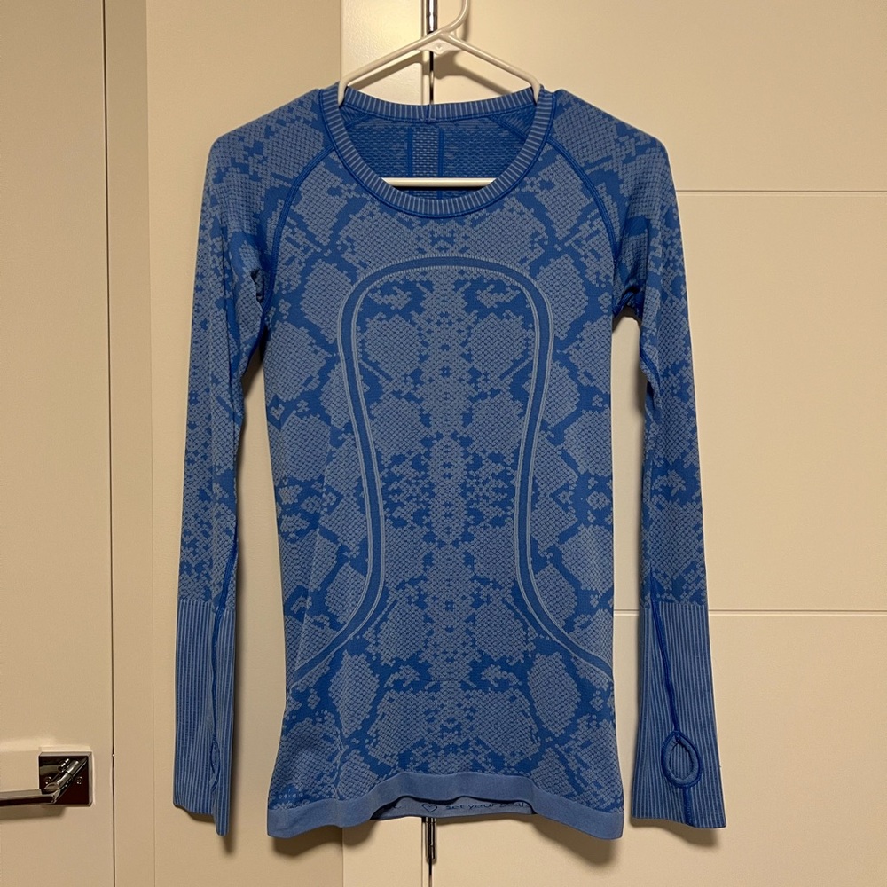 Lululemon Athletica Blue Patterned Long Sleeve Top